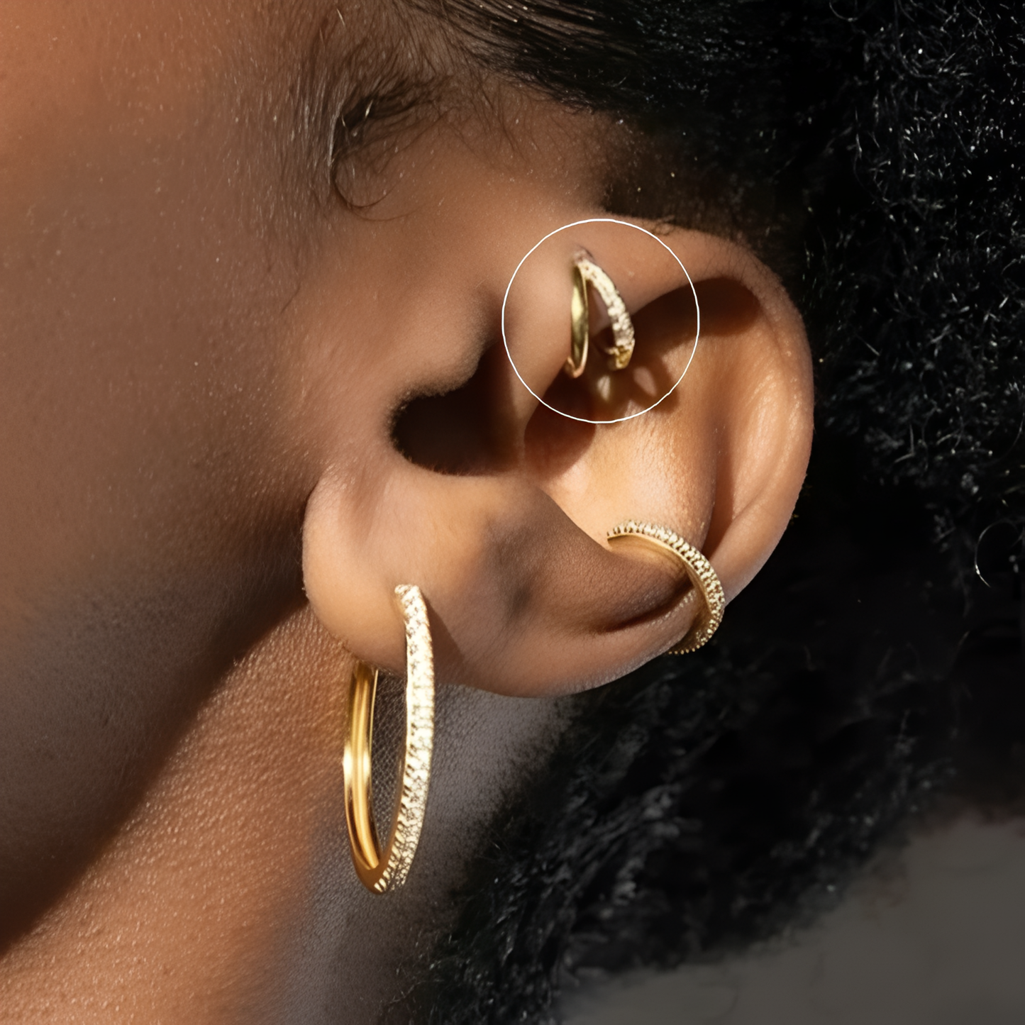 CELINE Gull Hoops Øredobber med Stener - 18K Gullbelagte