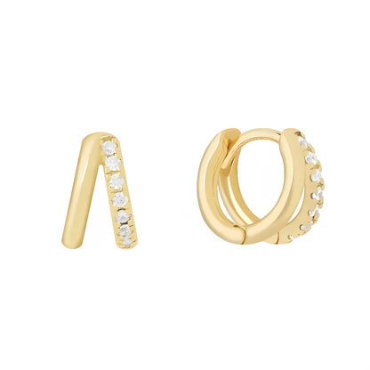 Nærbilde av gulløreringer med hvite zirkonia steiner – Artlysian smykker Drammen