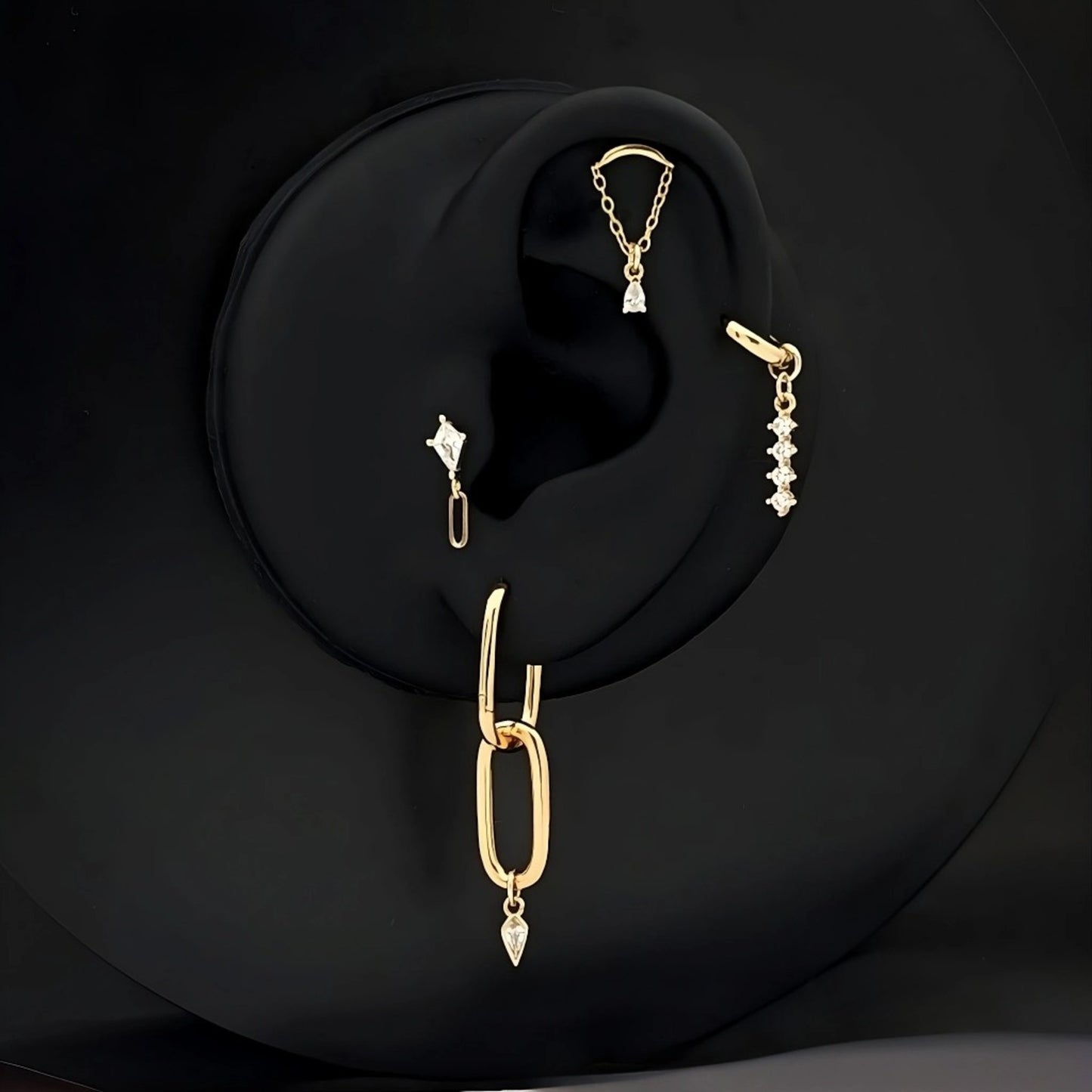 Curated øre set av 4 øredobber i gull