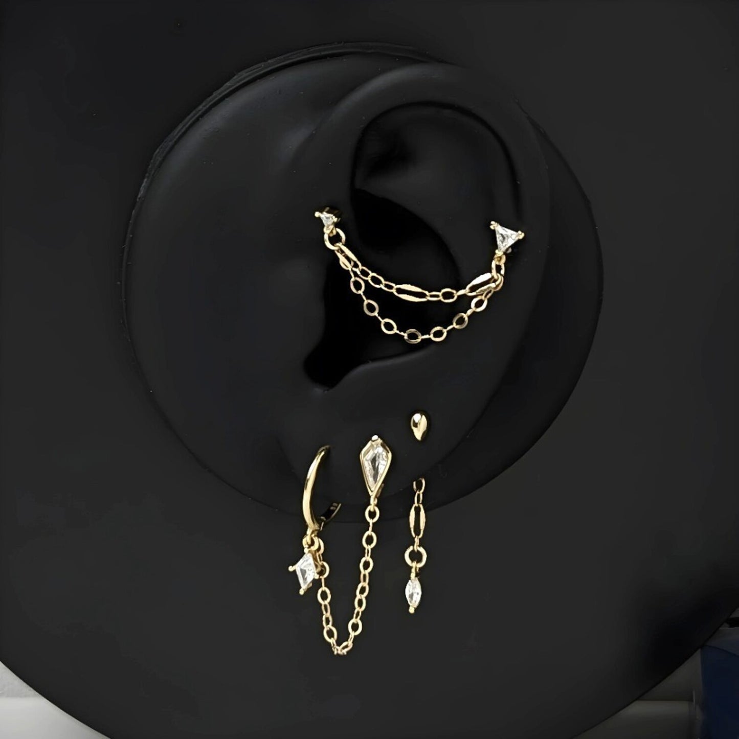 ørepynt sett av 5 øredobber i gull