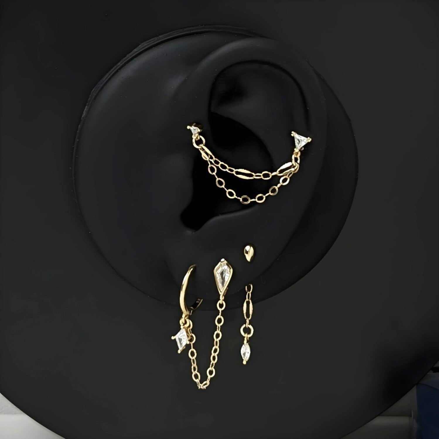 ørepynt sett av 5 øredobber i gull