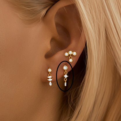 Minimalistisk Flatback Øredobb Helix Tragus Cartilage med 3 Hvite Steiner
