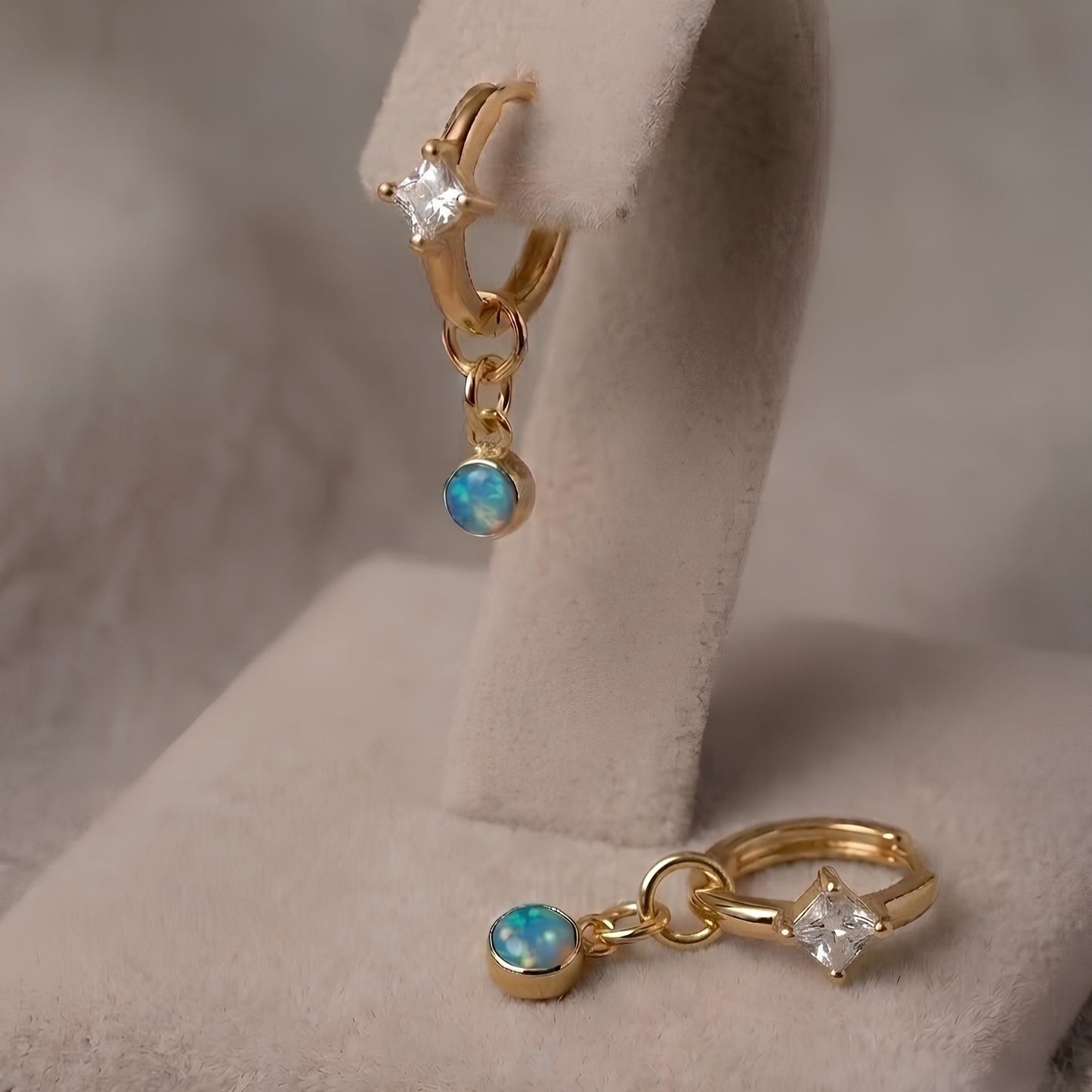 14K Gullbelagt Sølv Øreringer med Blå Opal & Hvit Stein – Hoop Øredobber (Par)