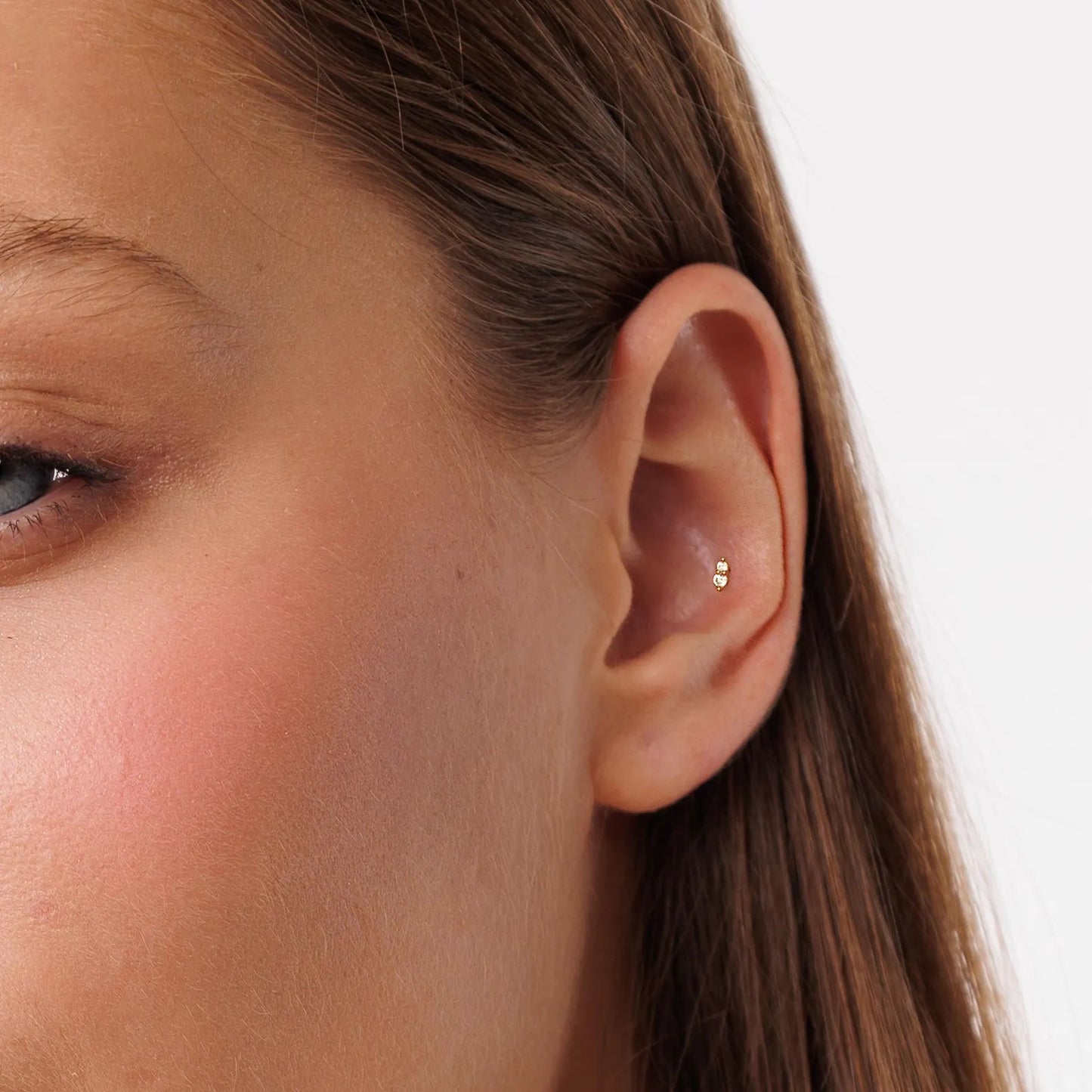 Flatback Stud i Gull – 2 Hvite Steiner, Helix & Tragus Piercing