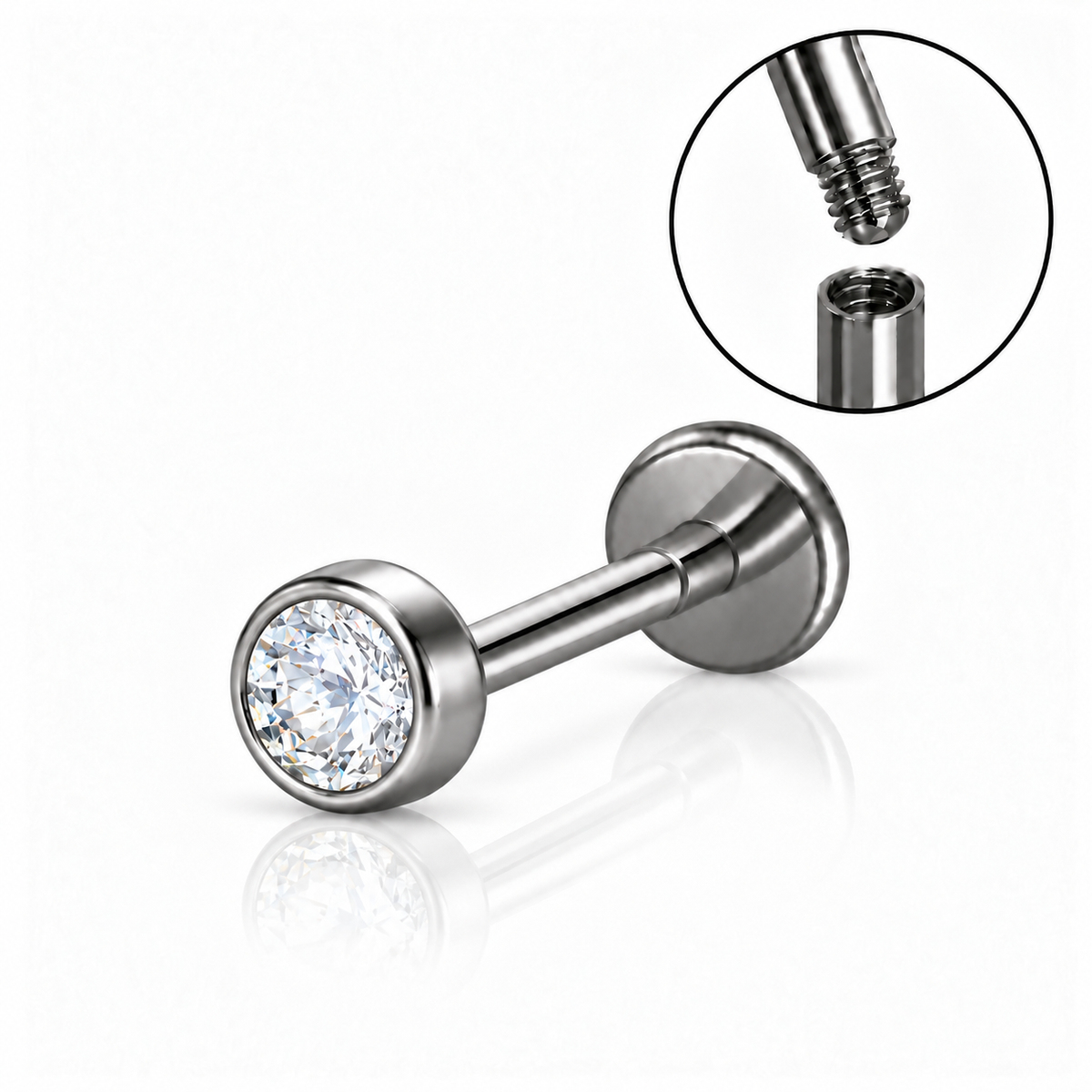 Vanntett flatback piercing i medisinsk titan, designet for komfortabel bruk dag og natt.